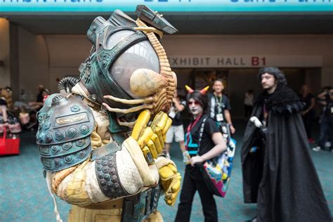 Amazing Alien Space Suit Cosplay By Adam Savage — Geektyrant