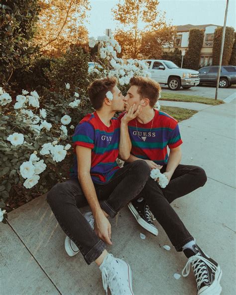 hot gay twink kissing amelasome