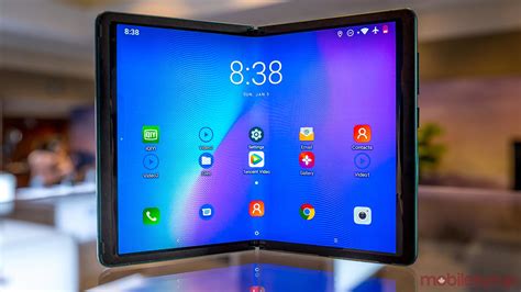 flipboard tcl shows off foldable smartphone prototype at