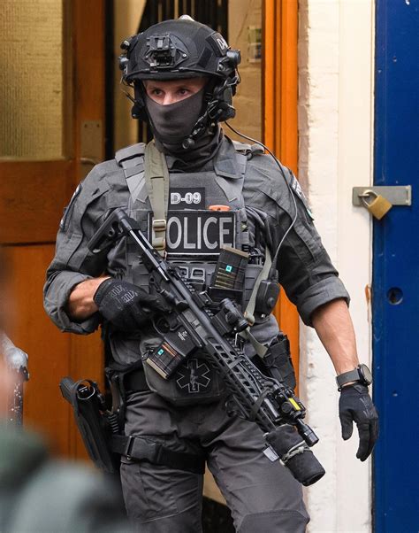 londons metropolitan counter terrorist specialist firearms officers ct sfo counter terrorist