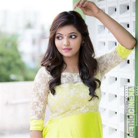 actress athulya ravi 2017 latest cute hd pictures