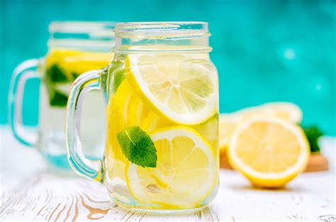 hindari minum detoks air lemon  puasa  bahayanya