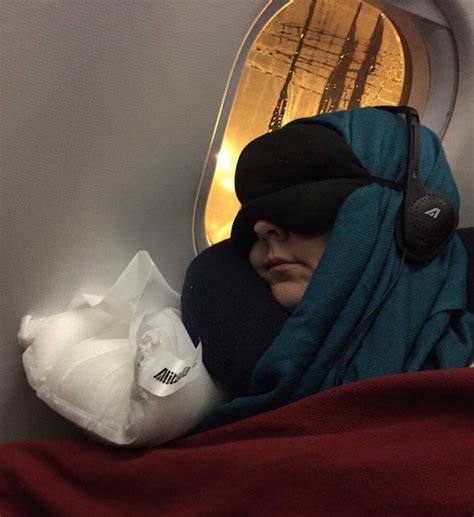 9 Travel Neck Pillows To Make Your Next Flight More Comfortable Marocmama