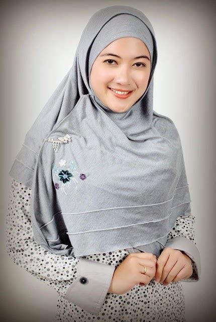 model hijab wanita   gaya   terbaru