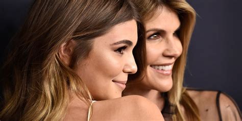 lori loughlin s daughter olivia jade allegedly didn t fill out her own