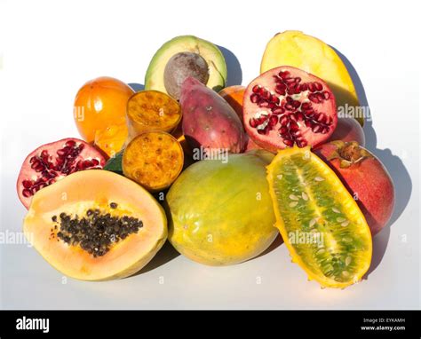 exotische fruechte exotische frucht exotisch suedfrucht stock photo alamy