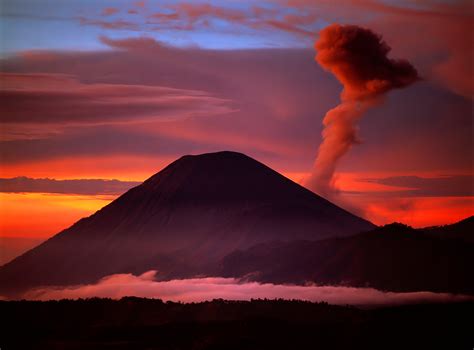 mt merapi erupting jim zuckerman photography photo tours