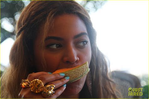 beyonce s tumblr photo album revealed beyonce knowles