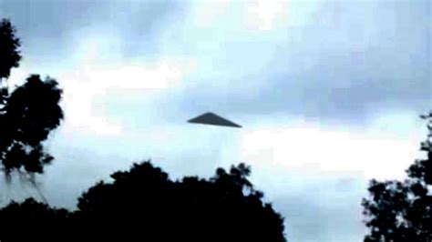 breathtaking ufo video black triangle ufo caught  camera real ufo sightings  youtube