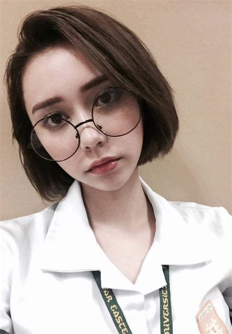 [found] Short Hair And Glasses Shorthairedhotties