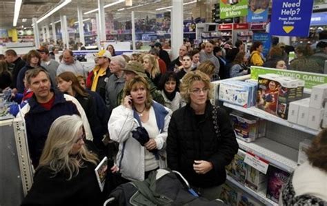 black friday crowds     largest   years     peaceful mlivecom