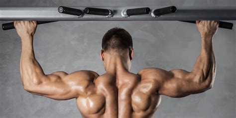 The 4 Move Workout That Chisels Your Abs And Strengthens Your Lats