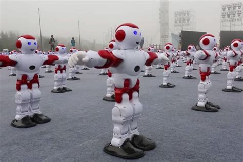 robots dance  unison  set  world record