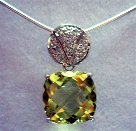 pendant set   green gold quartz stone  diamonds catawiki