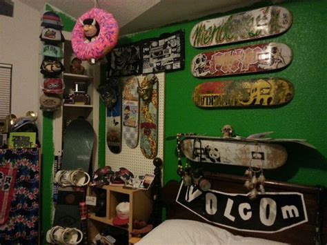 Pin By Claire Chumley On K S Room Skateboard Room Skater Bedroom