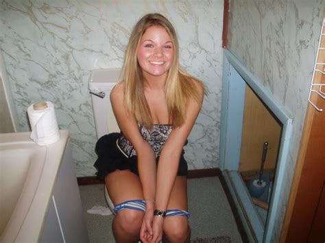 Girls On The Toilet Photo Album By Phucklet