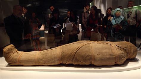 mummy     girl living  peru    years  museum
