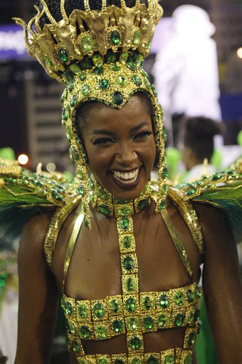 iza estreando  muito mais vejas  fotos  desfile da imperatriz leopoldinense mh carnaval