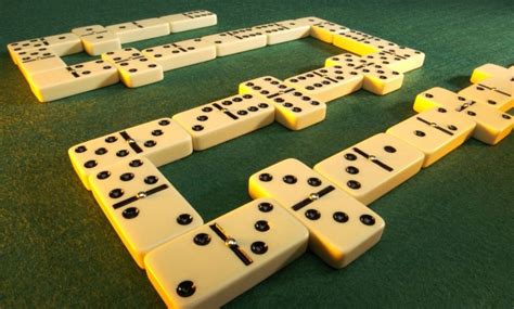 dominoes game board match