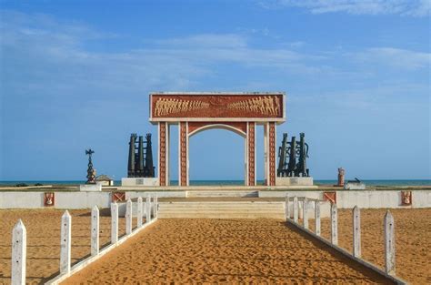 la porte du  retour  ouidah au benin patrimoine culturel patrimoine afrique