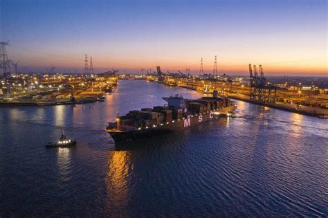 port  antwerp breaks depth record    draft port technology international