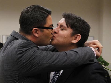 Same Sex Couples Get Married In Wash Photo 1 Pictures Cbs News