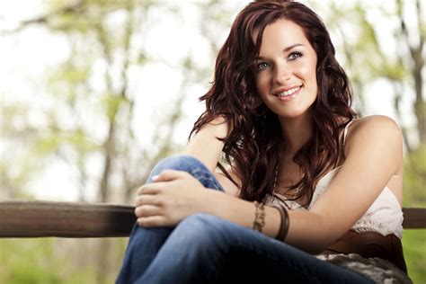 hpu hosts country singer lacy green as part of free arts splash concert