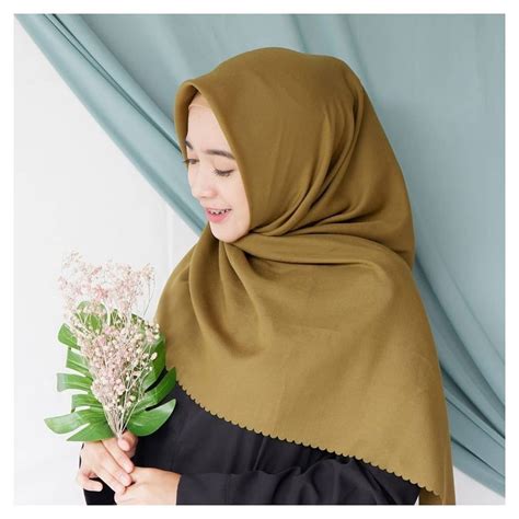 populer  warna jilbab bella square army motif minimalis