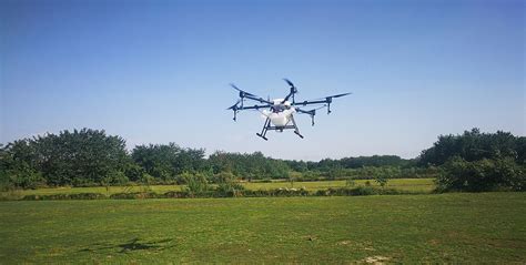 spraying crops  drones agricultura de precision agricultura