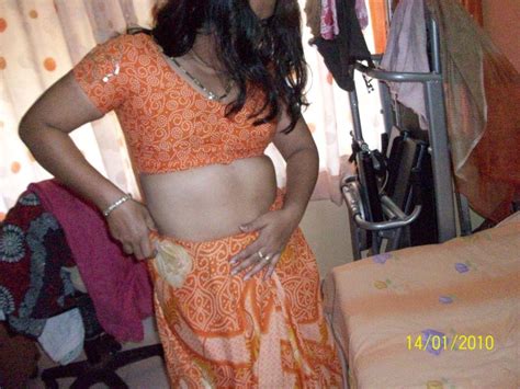 malayalam aunty saree big boobs saree removing step by step