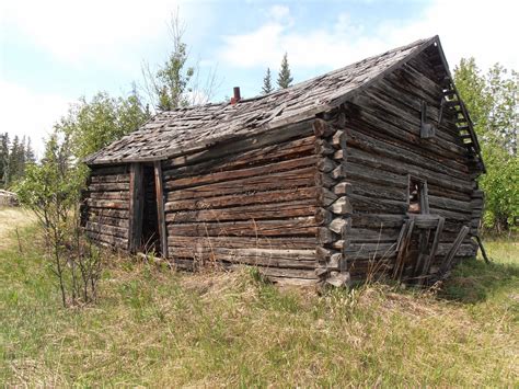 bearfoot guides insight saving alaskas historic log cabins   step   sturdy roof