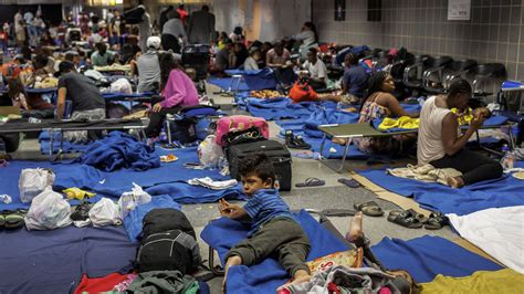 chicago  move  migrants  tented base camps mayor