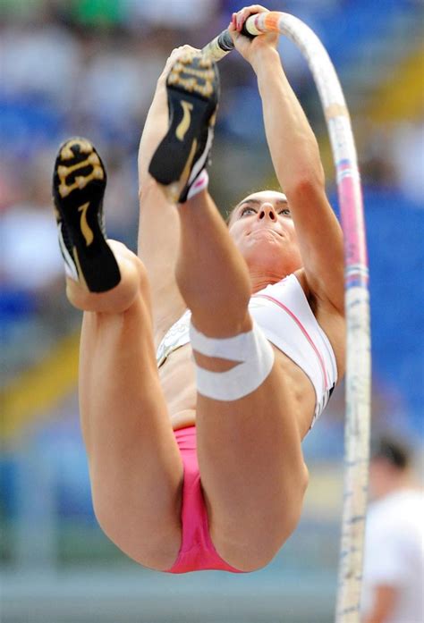 18 amazing pictures of the hottest female pole vaulters
