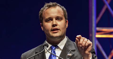 porn actress drops 500 000 lawsuit against josh duggar cbs news