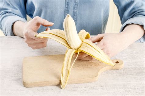 are you peeling your banana the right way