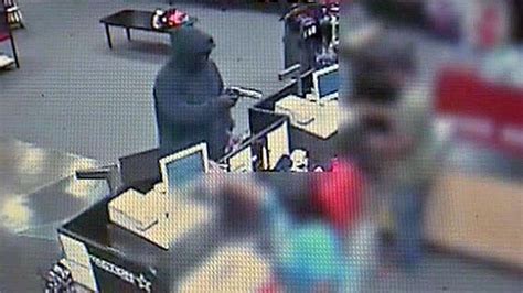 gun toting thief pulls off daring robbery fox news video