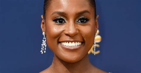 Issa Rae S 2018 Emmy Awards Look Has Over 3 000 Crystals Because She