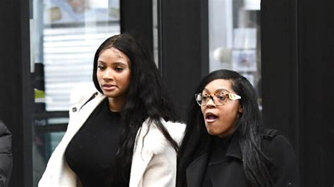 r kelly s girlfriends get into fist fight azriel clary claims
