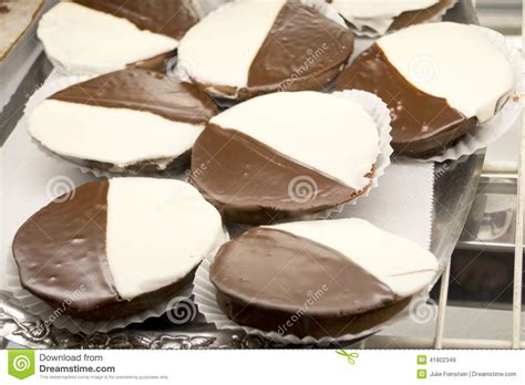 zwart wit koekje stock afbeelding image  chocolade