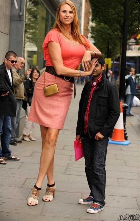 Amazon Eve Babezilla Tallest Model In The World 1