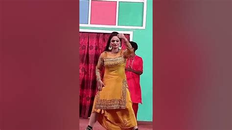 Nida Ch Hot Mujra🔥 Ufff Sab Ko Gram Kardiya Sabina Theater Faisalabad
