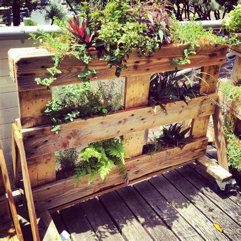 25 Inspiring DIY Pallet Planter Ideas