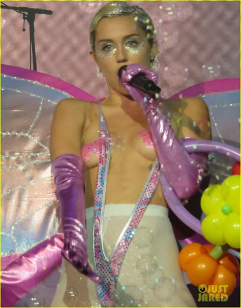 Miley Cyrus Lights Up On Stage Debuts New Song Video Photo 3369337