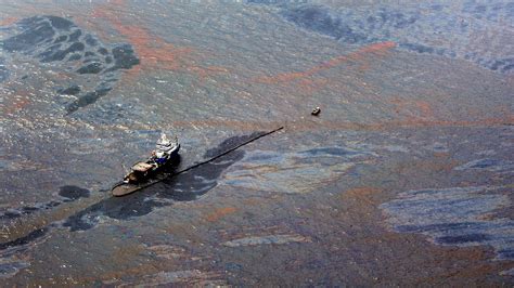 years  deepwater horizon oil spill thousands  people   sick grist