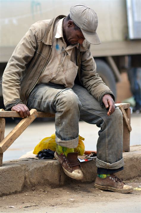 fotos gratis hombre persona la carretera calle construccion nino obrero africano