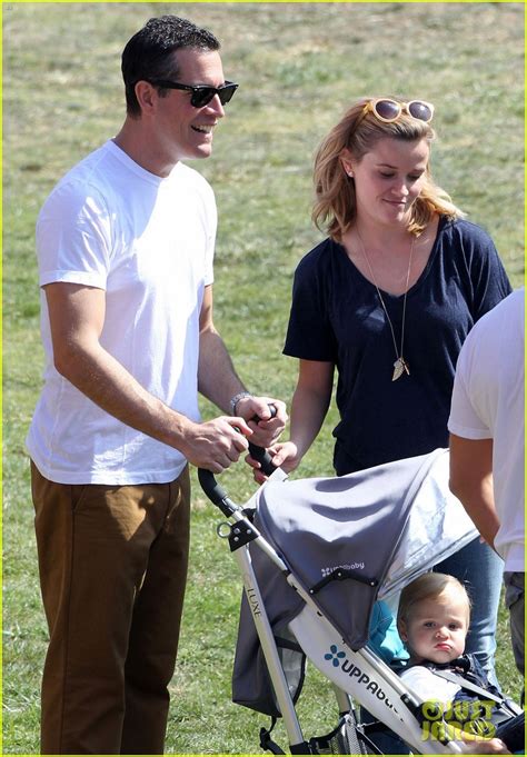 Reese Witherspoon And Jim Toth Brentwood Corn Festival Photo 2976113