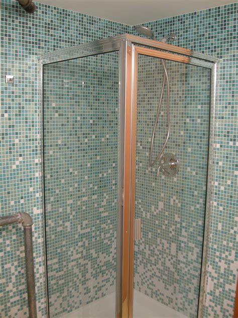 handyman doye open look for a small space glass tile shower