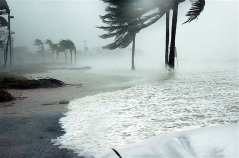 furacao  brasil ciclone bomba mata  pessoas em santa catarina