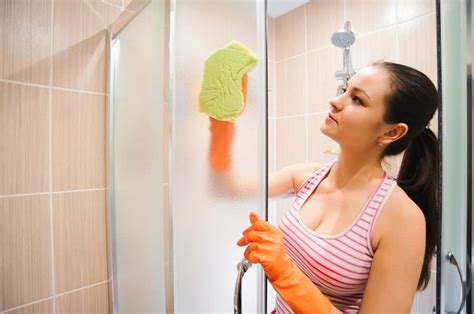 How To Clean The Shower For A Perfect Shiny Bathroom [5 Steps]