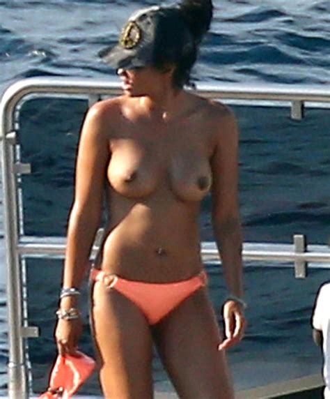 kimora lee simmons topless on a yacht taxi driver movie